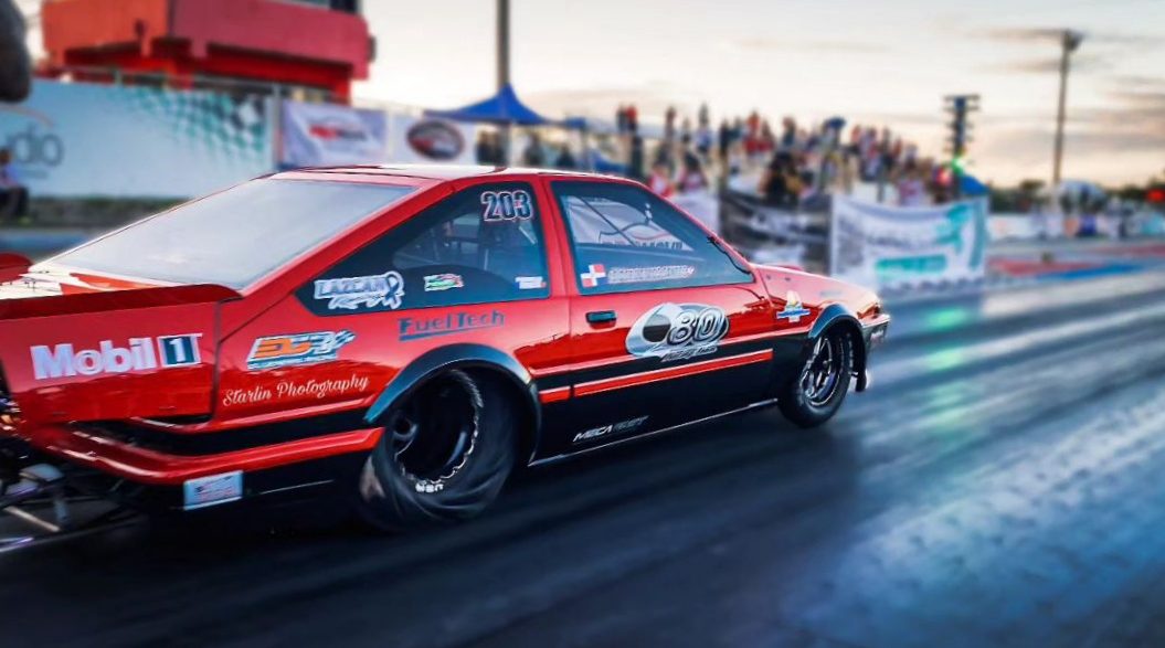 Trueno Mobil 1 de Isidoro de los Santos en pista de dragueo